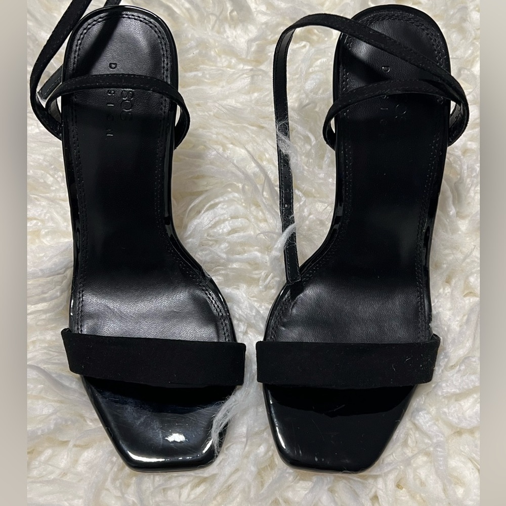 Black simple ankle heels.